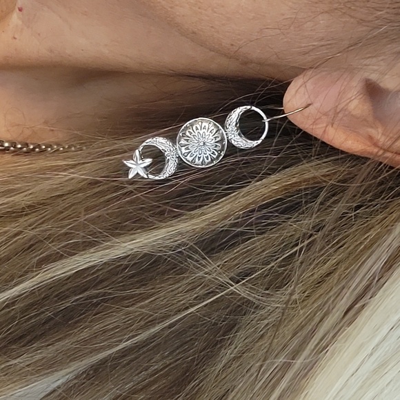 🔥LAST PAIR🔥 Moon & Star Medallion Drop Earrings - Picture 1 of 7